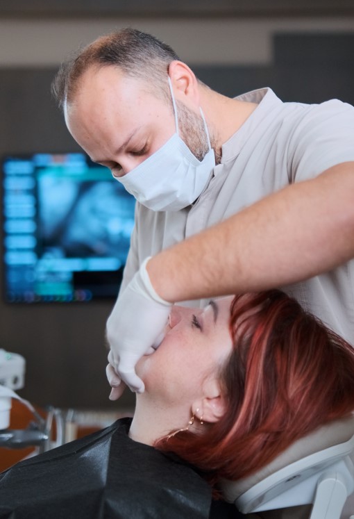https://lauradentalcenter.com/storage/2026/07/enes-melih-pak-laura.jpg